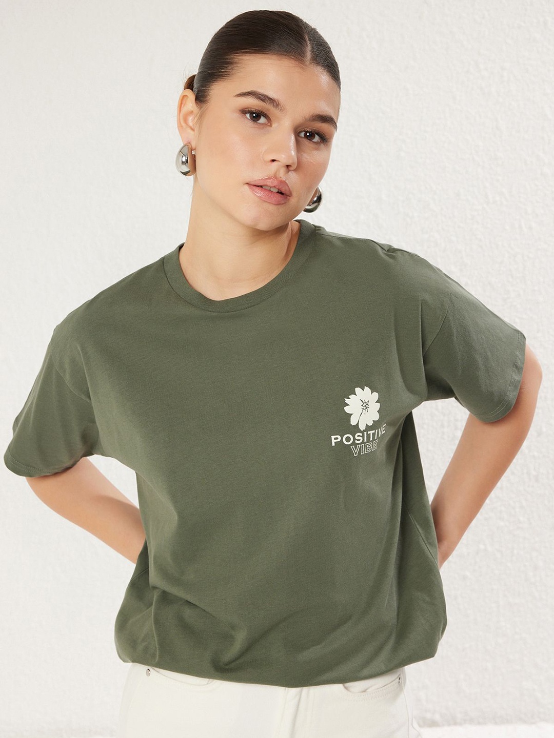 

Trendyol Women Floral Printed Hooded Extended Sleeves Raw Edge T-shirt, Na