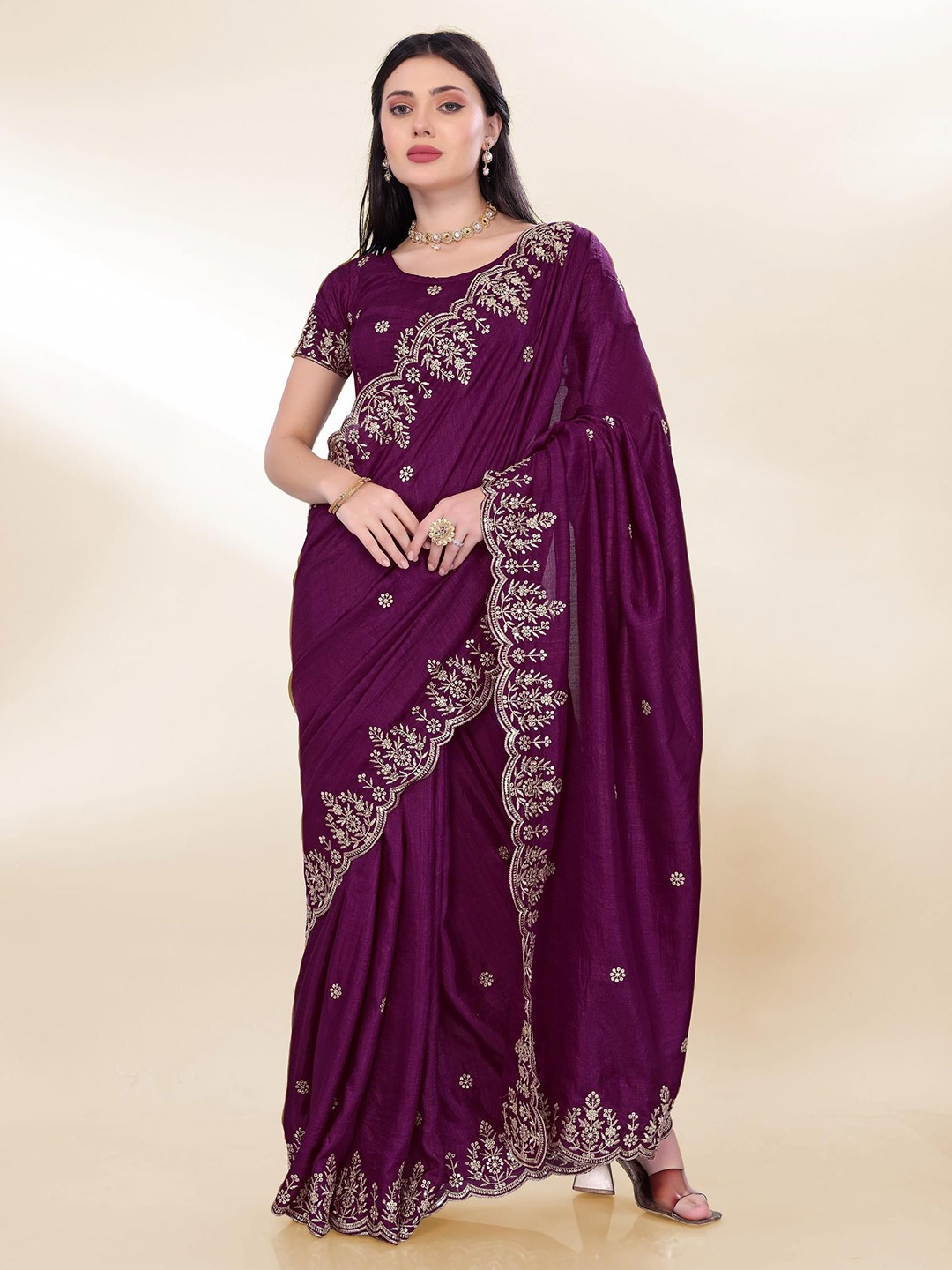 

VAIRAGEE Ethnic Motifs Embroidered Saree, Magenta