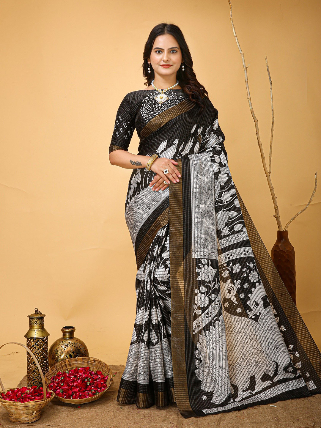 

Rangtulika Ethnics Floral Zari Saree, Black