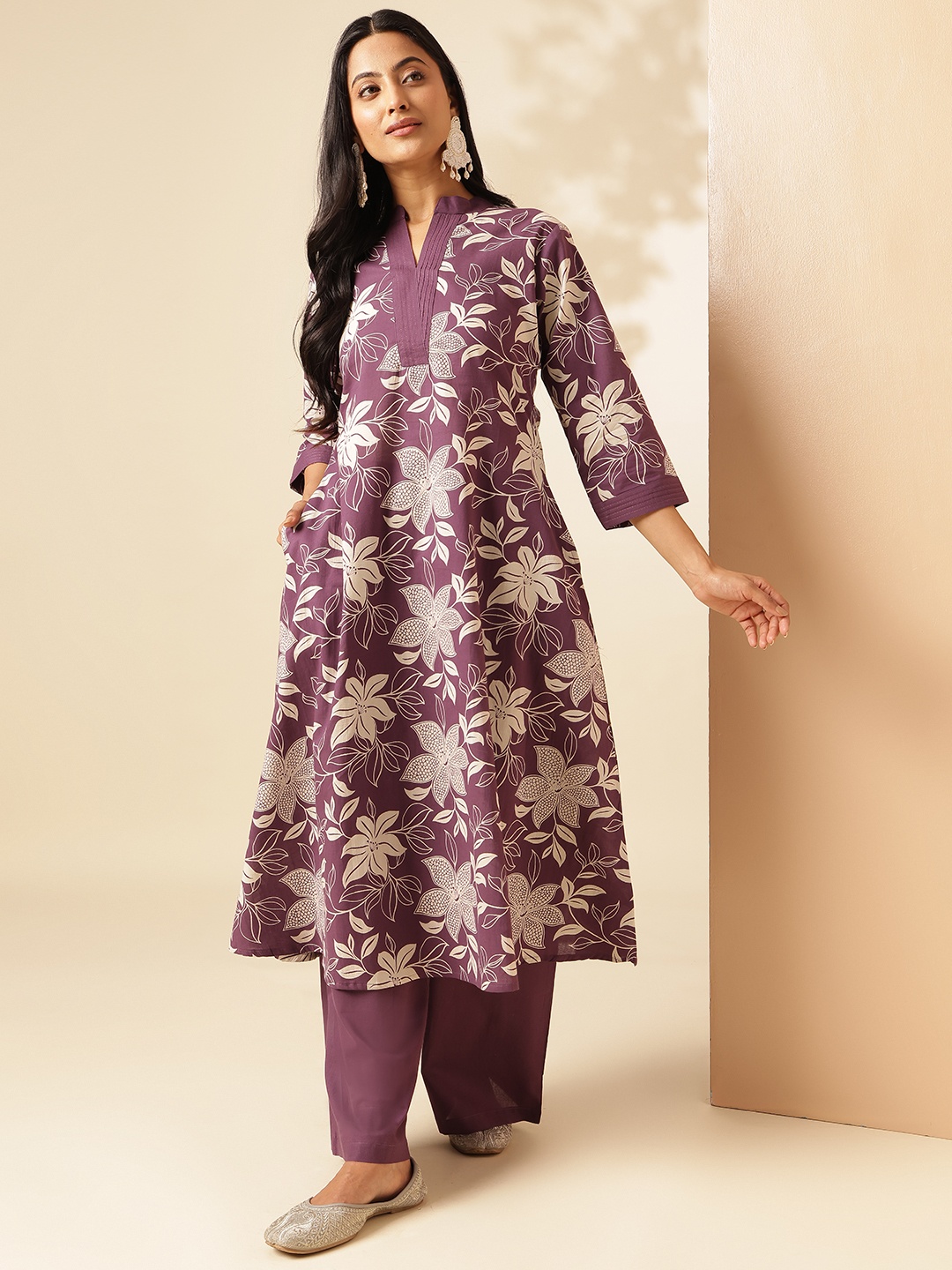 

Vbuyz Women Floral Printed Regular Pure Cotton Kurta with Palazzos, Purple