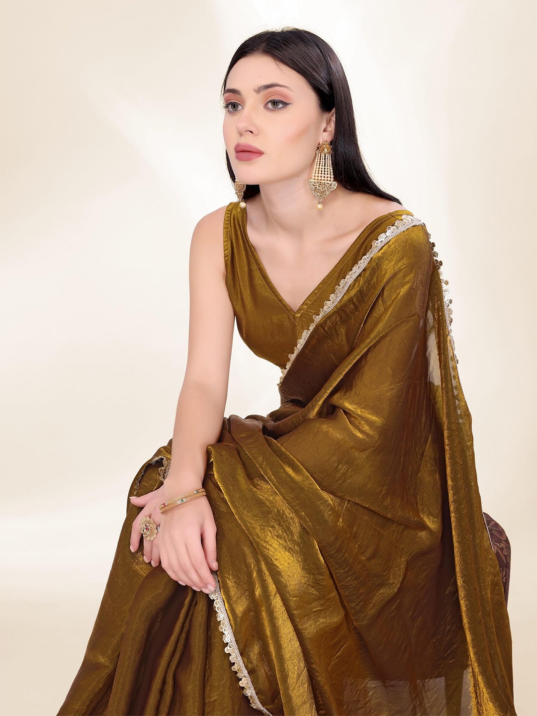 

VAIRAGEE Embroidered Saree, Mustard