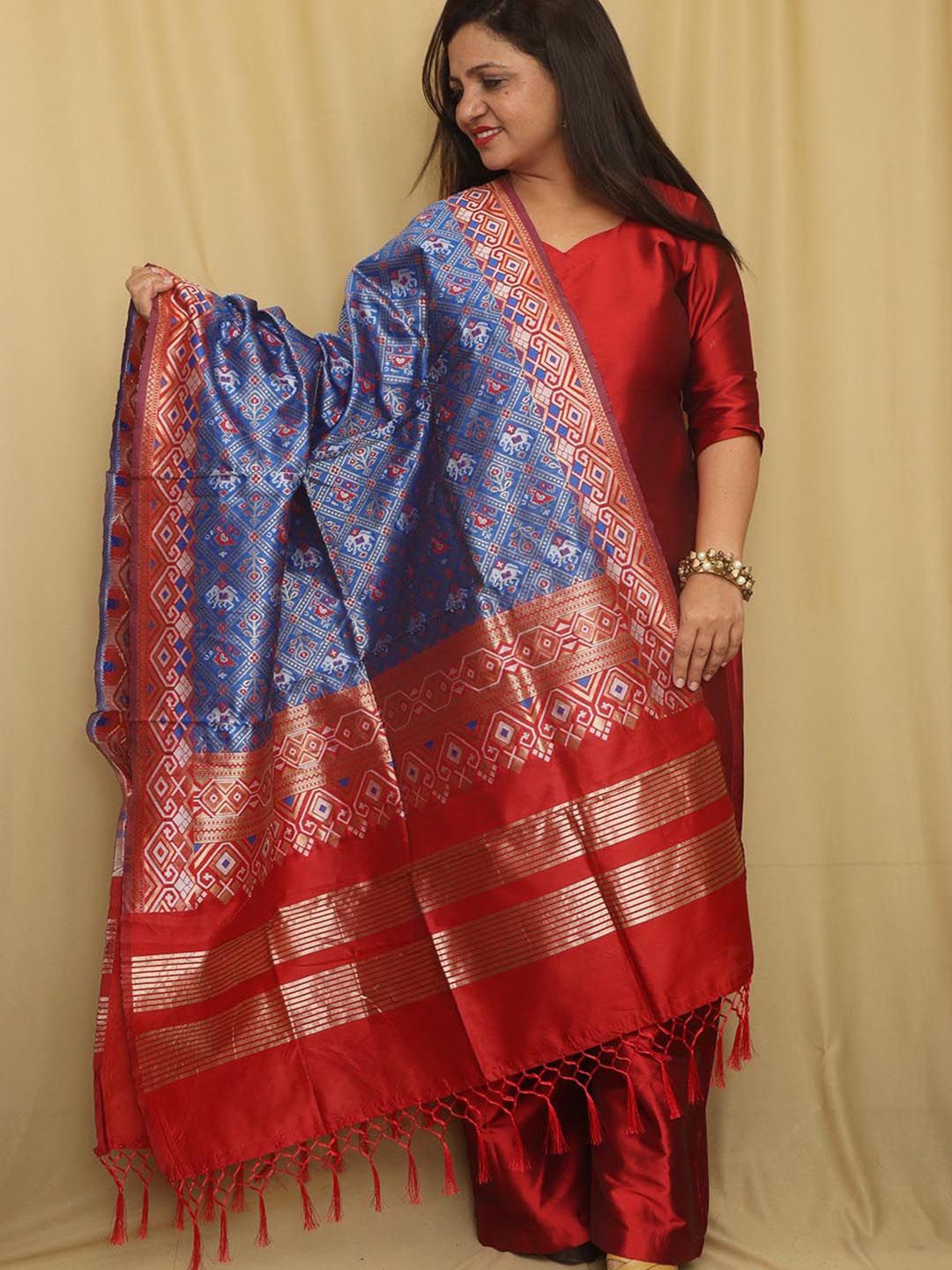 

Luxurionworld Woven Design Dupatta with Zari, Blue