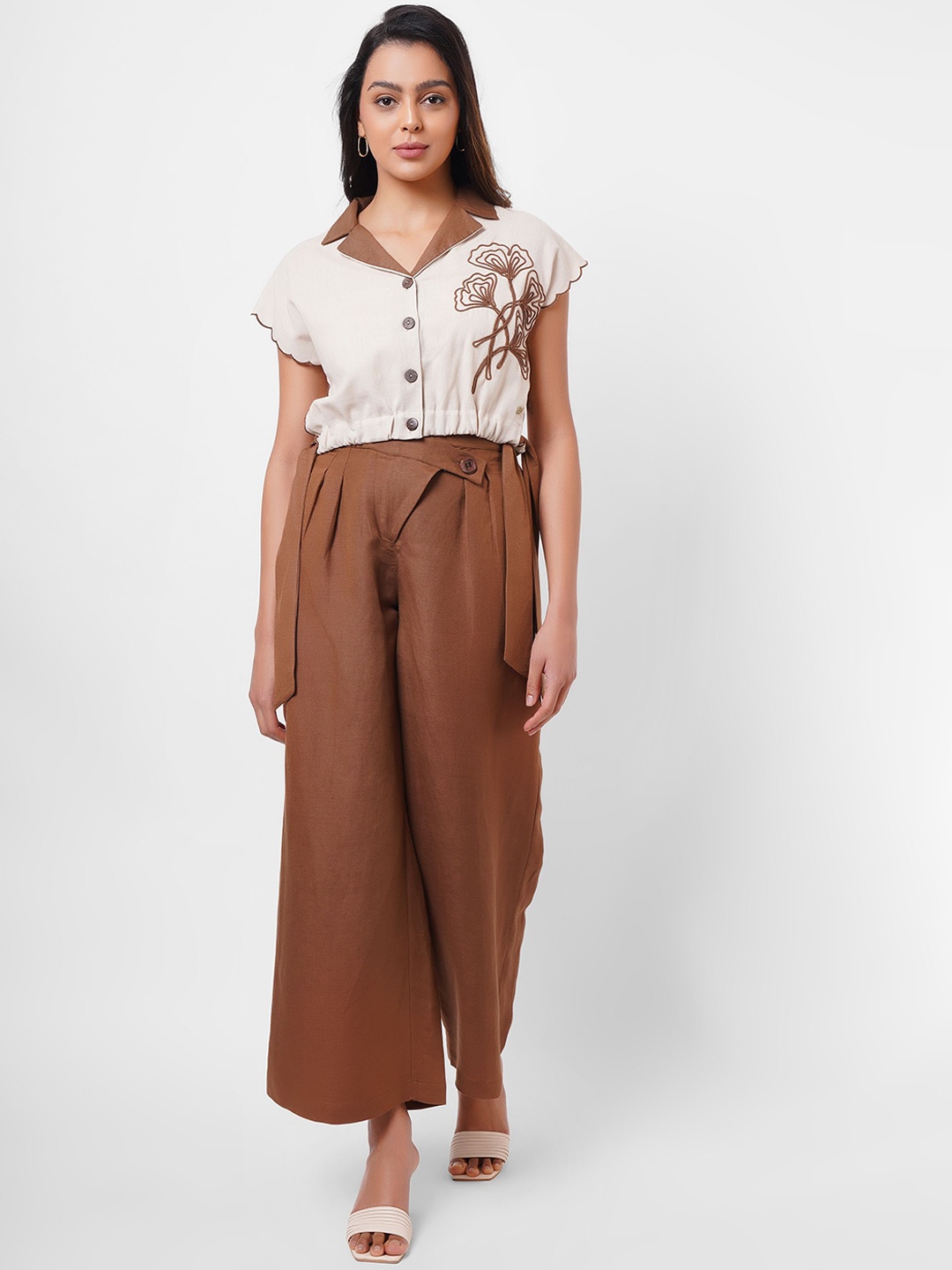 

Western Era Women Relaxed Straight Leg Straight Fit High-Rise Pleated Trousers, Brown