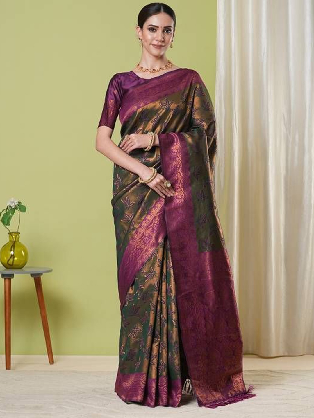 

HERE&NOW Woven Design Zari Art Silk Banarasi Saree, Green