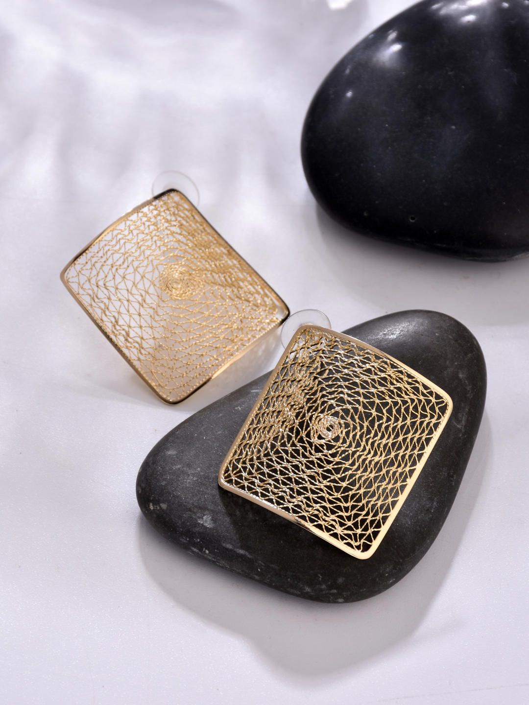 

Reenisaa Square Studs Earrings, Gold