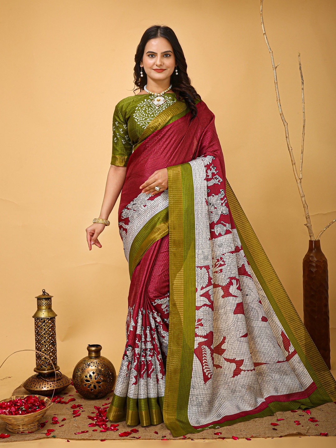 

Rangtulika Ethnics Woven Design Saree, Red