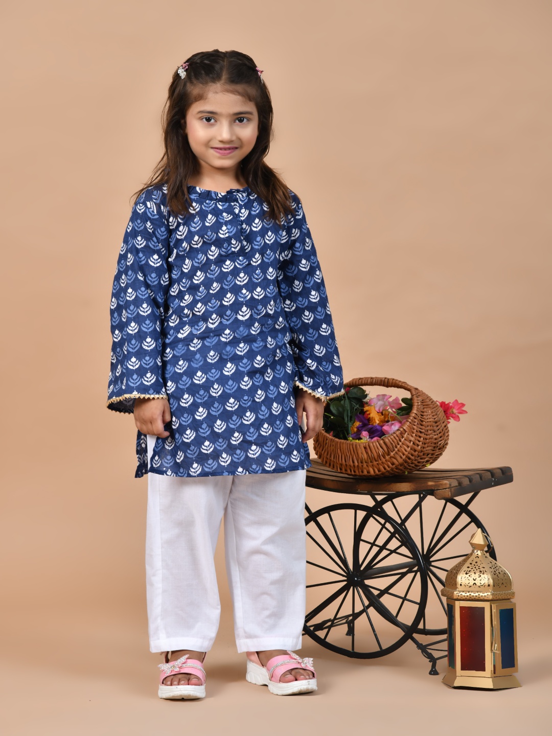 

MoMaa Girls Ethnic Motifs Printed Regular Pure Cotton Kurti with Trousers, Navy blue