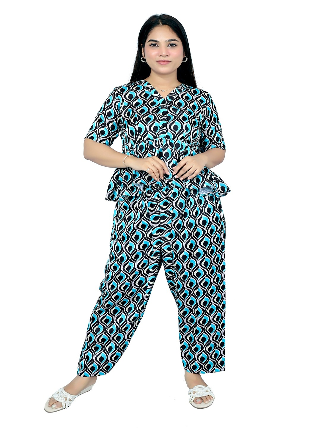 

Kaajal by Vidhi Ethnic Motifs Printed V-Neck Top With Trousers, Blue