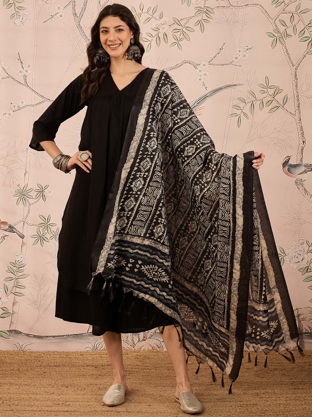 

InWeave Women Regular Kurta with Palazzos & With Dupatta, Black
