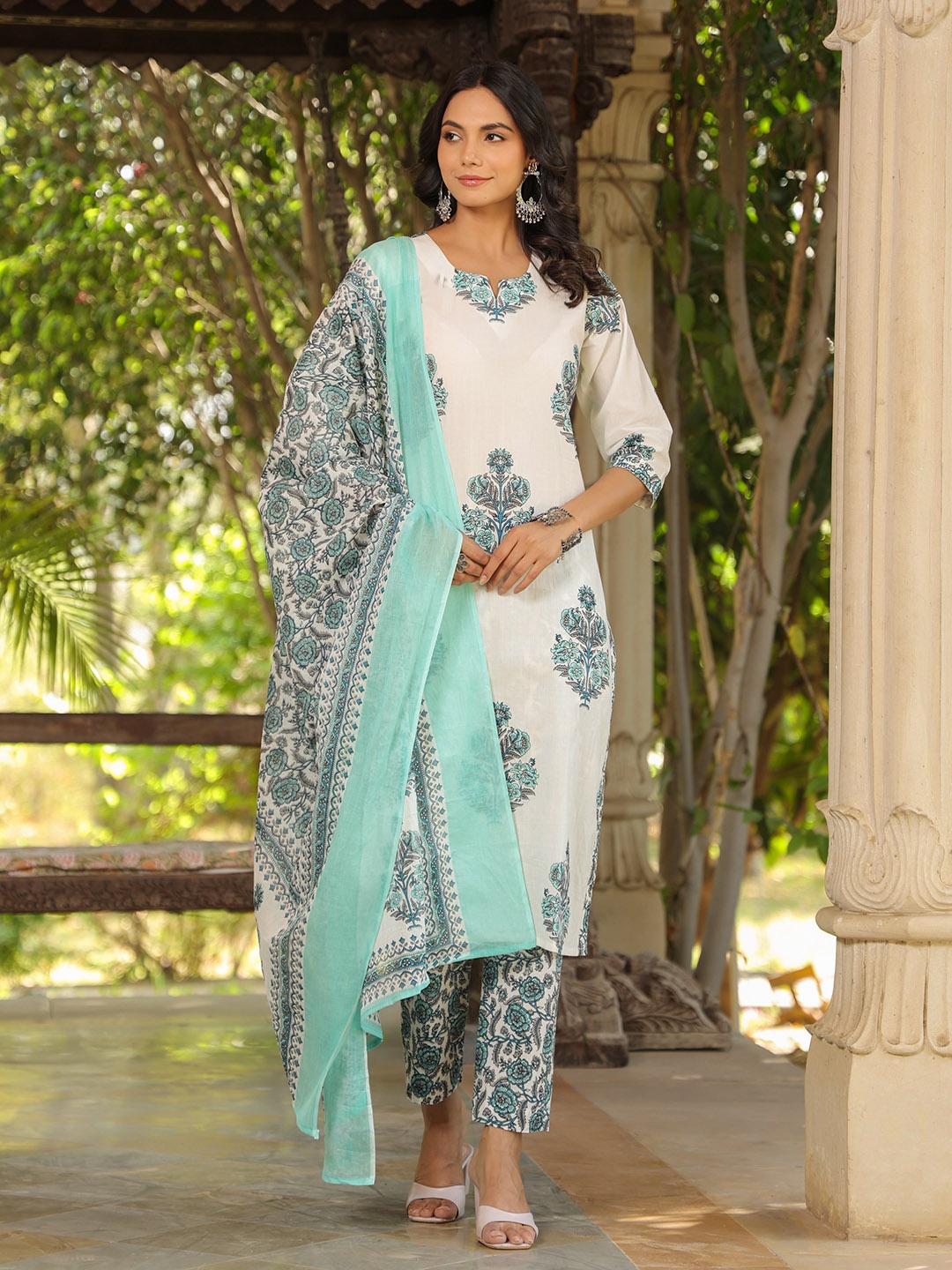 

AURIELLA Women Floral Printed Regular Pure Cotton Kurta with Trousers & With Dupatta, White