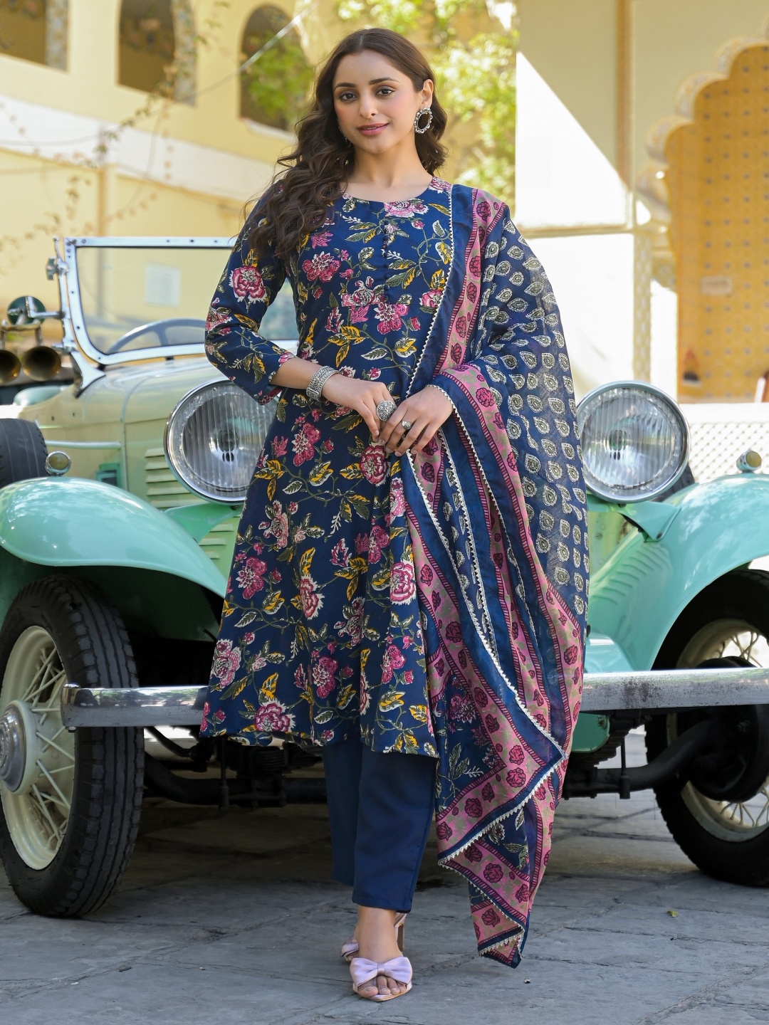 

KALINI Women Floral Printed Regular Kurta with Trousers & With Dupatta, Blue