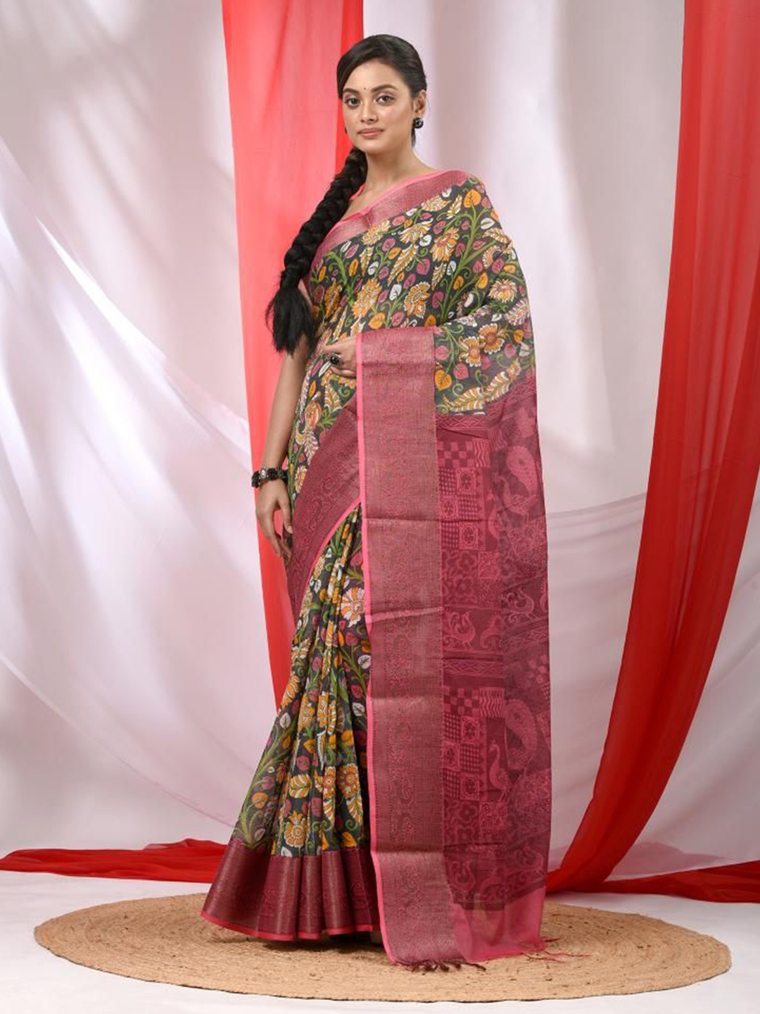 

VIBHAVARI Floral Pure Cotton Saree, Green