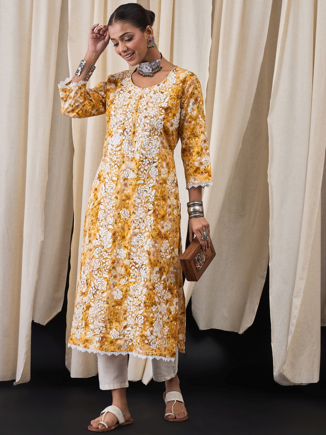 

Anouk Women Floral Embroidered Thread Work Kurta, Multi