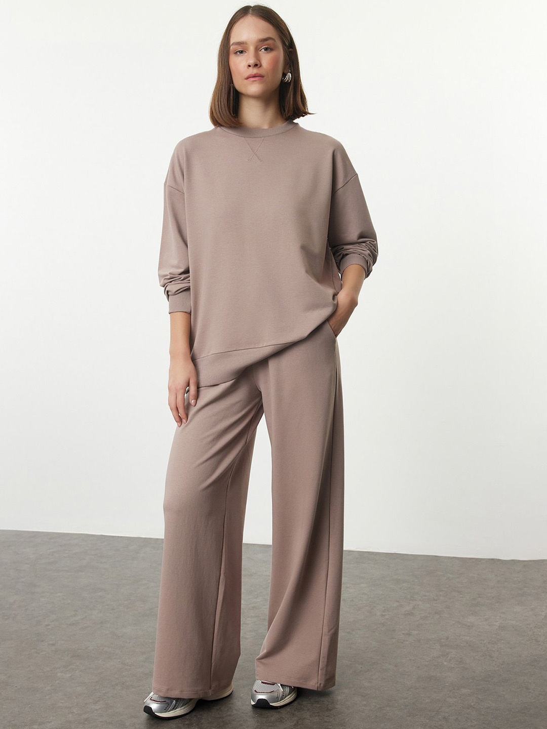 

Trendyol Round Neck Sweatshirt With Trousers Co-Ords, Khaki