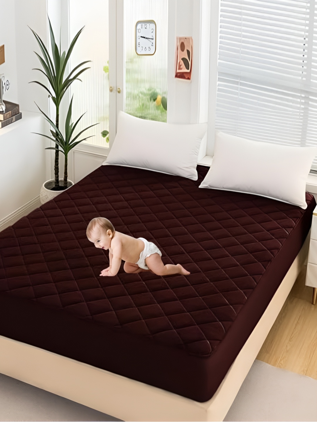 

CRAZY WORLD Brown Polycotton Water Resistant Mattress Protector