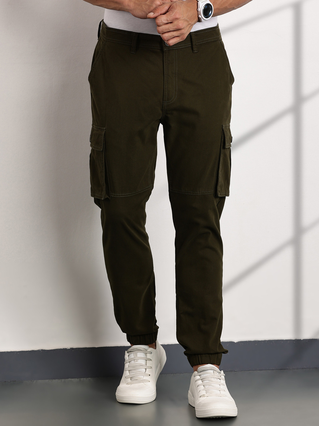 

Thomas Scott Men Smart Slim Fit Easy Wash Cargos Trousers, Green