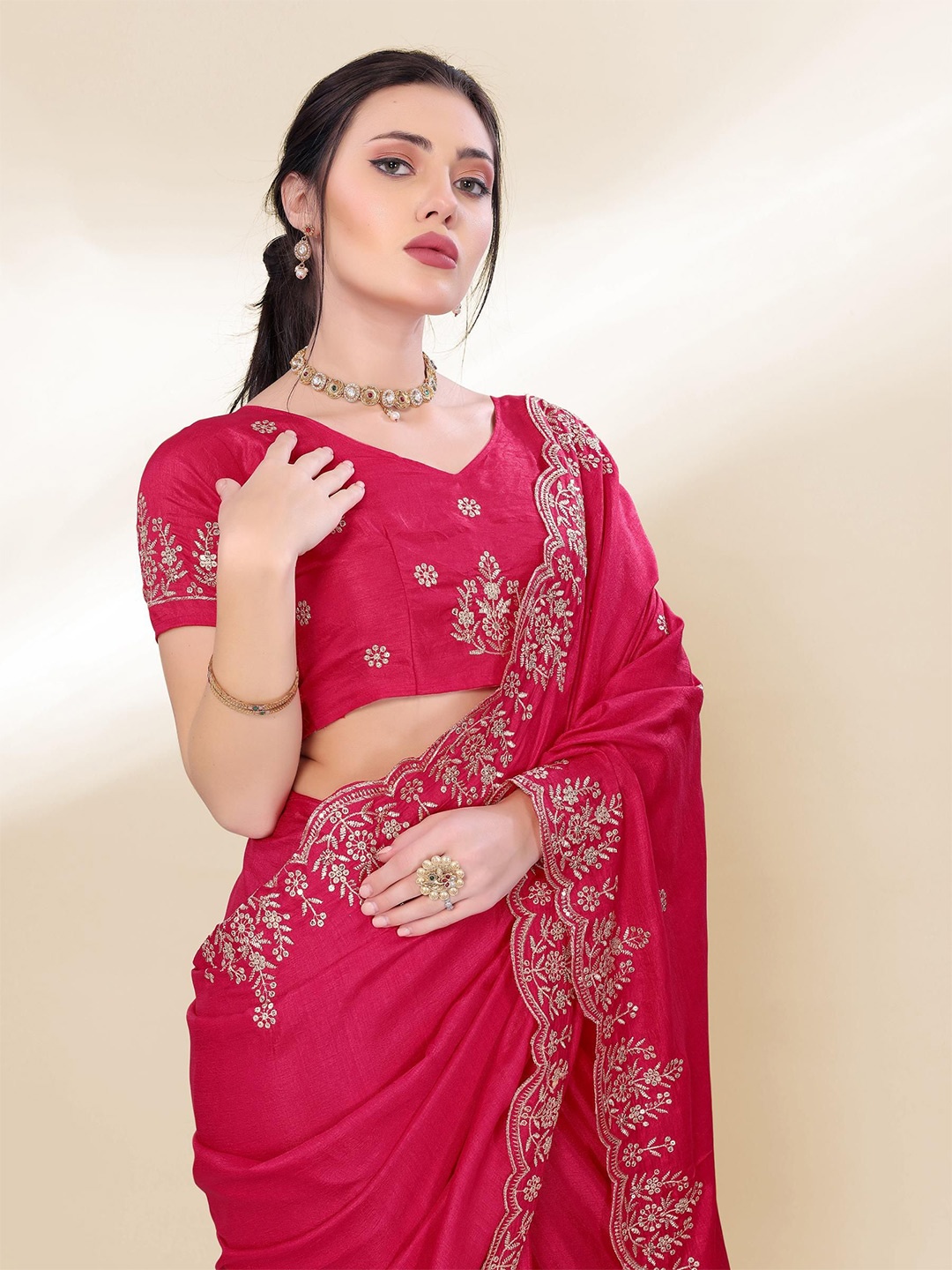 

VAIRAGEE Embroidered Saree, Pink