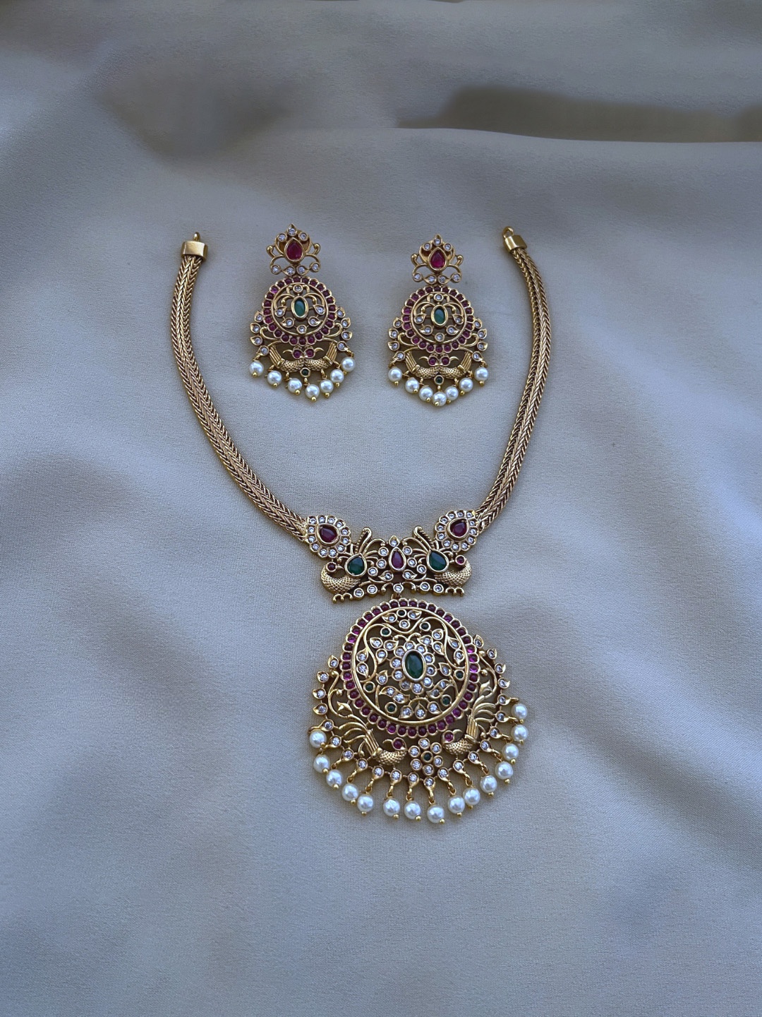 

Rujve Jewellery Gold-Plated Stone-Studded & Pearl Beaded Jewellery Set