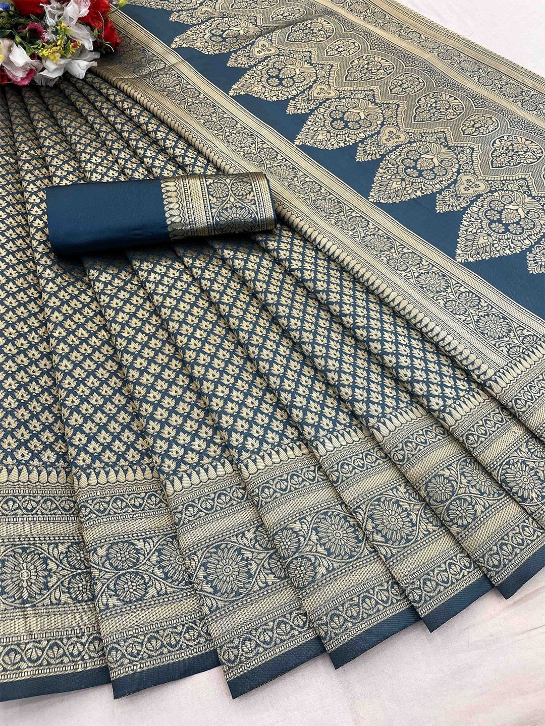 

DIVASTRI Woven Design Silk Blend Banarasi Saree, Teal