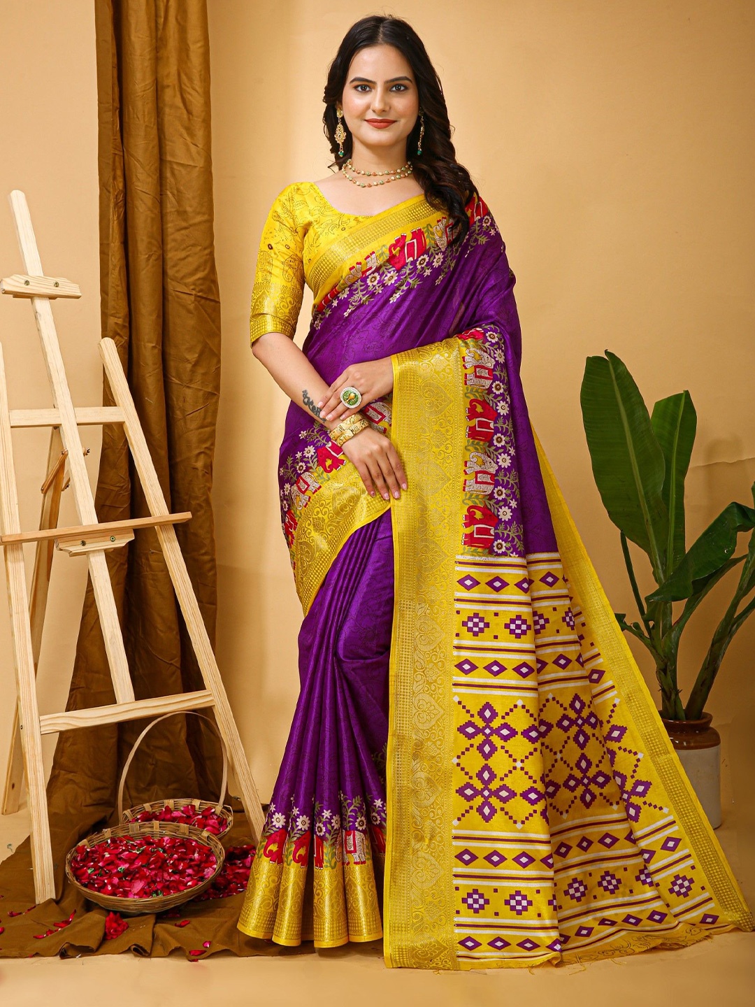 

Rangtulika Ethnics Floral Zari Saree, Purple