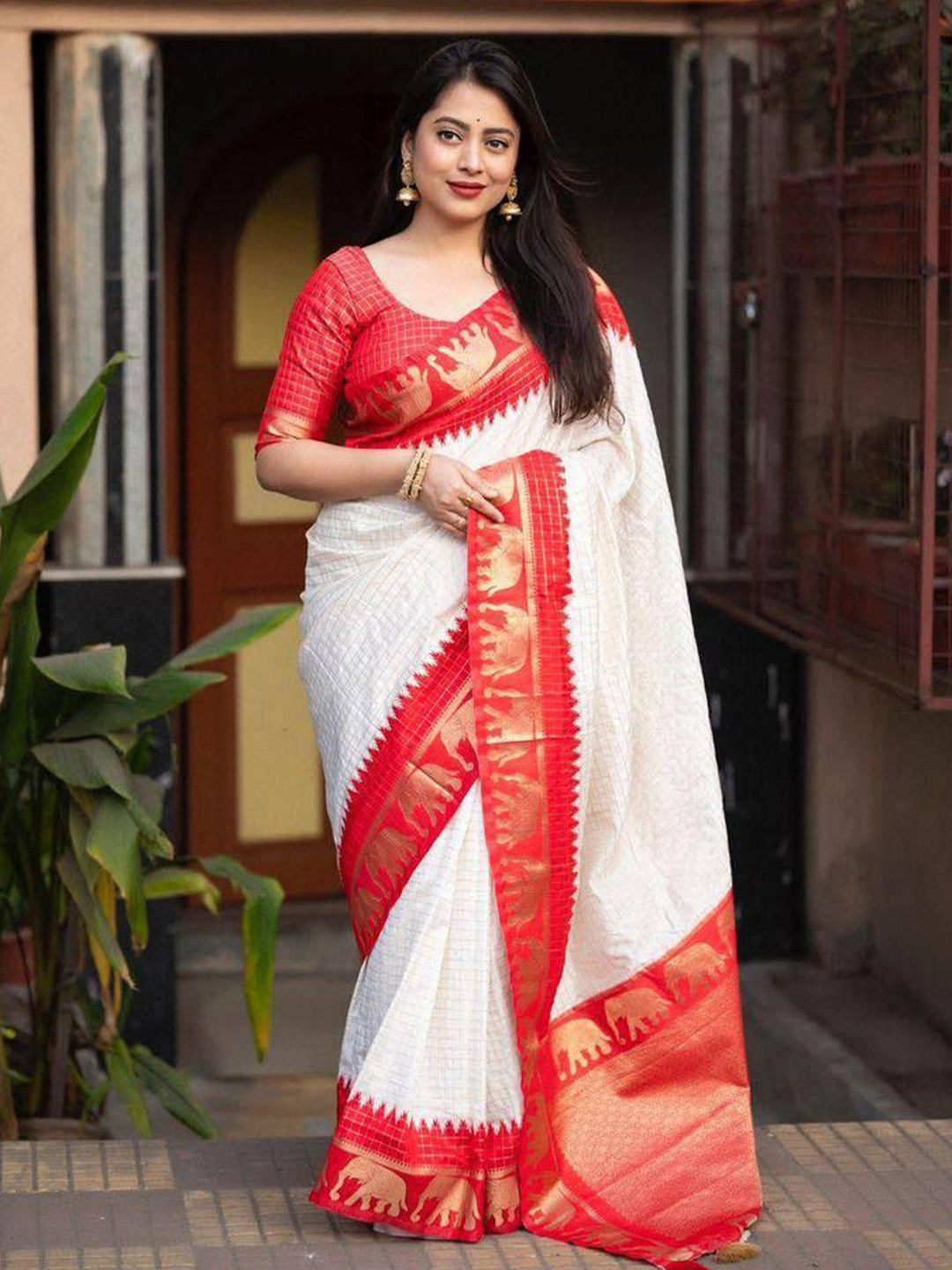 

VILLE FASHION Woven Design Zari Art Silk Kanjeevaram Saree, Red