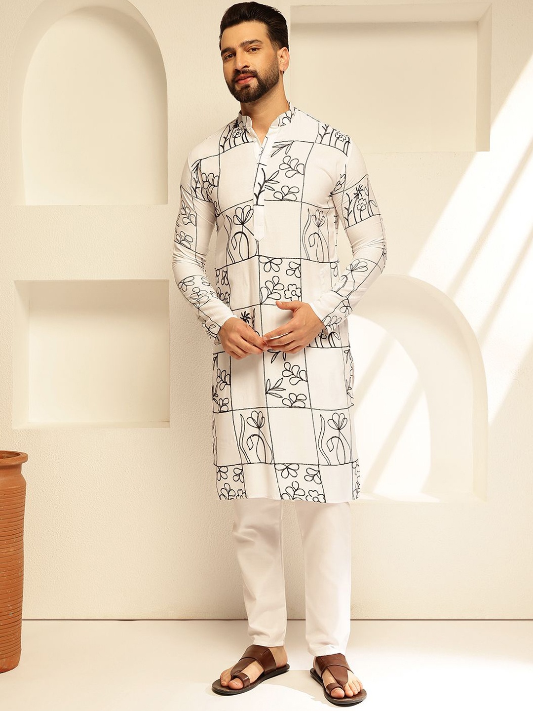 

SOJANYA Men Floral Embroidered Regular Thread Work Kurta with Pyjamas, White