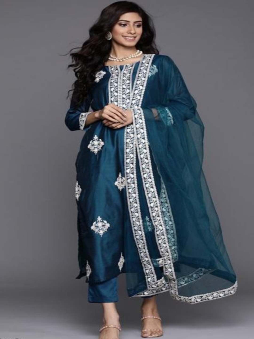 

Piludi Women Ethnic Motifs Embroidered Regular Kurta with Trousers & With Dupatta, Navy blue