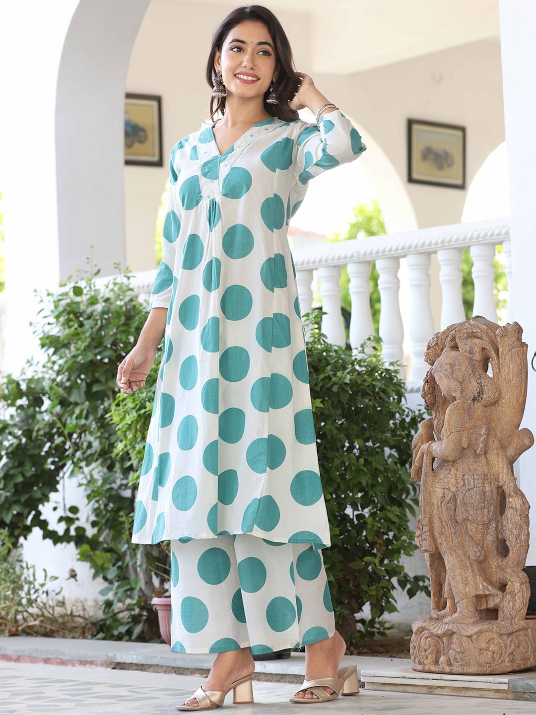 

FCV Women Floral Printed Regular Sequinned Kurta with Trousers, Turquoise blue
