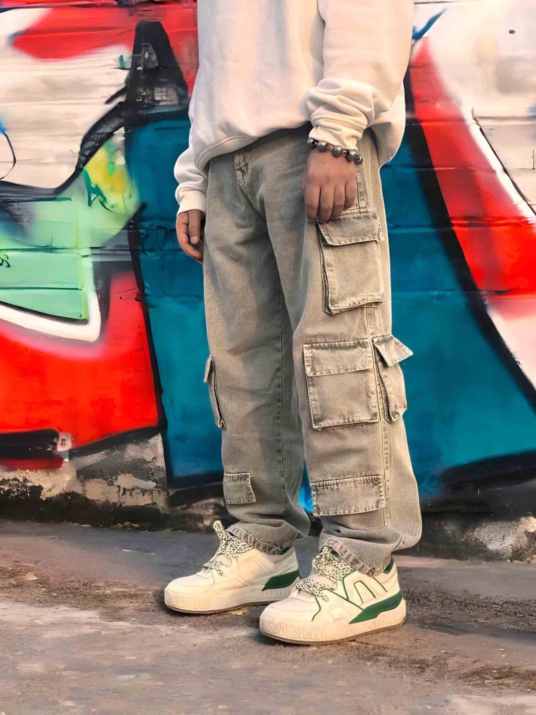 

styzon Men Loose Mildly Distressed Light Fade Jeans, Green