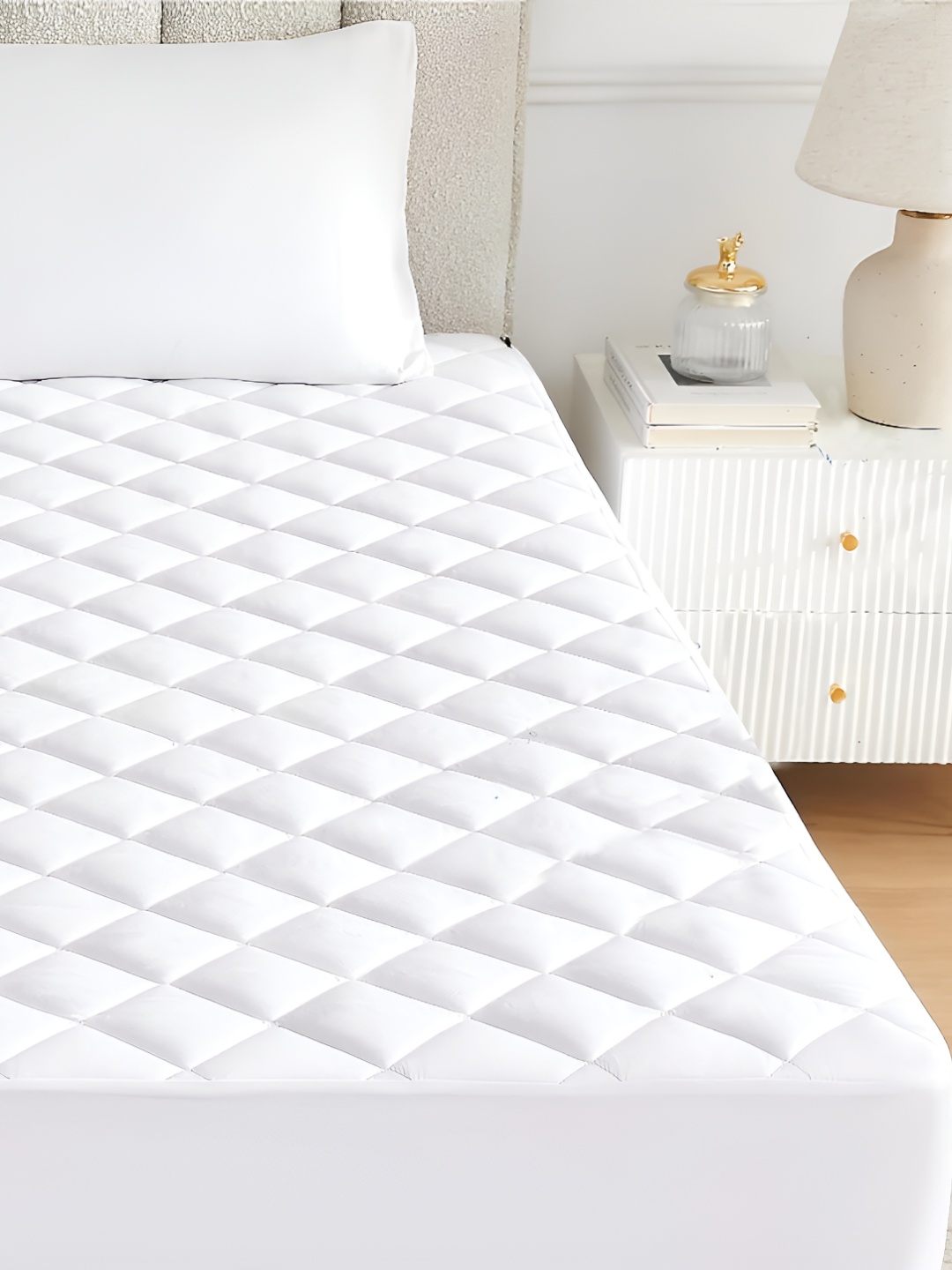 

Star Weaves White Cotton Water Resistant Mattress Protector