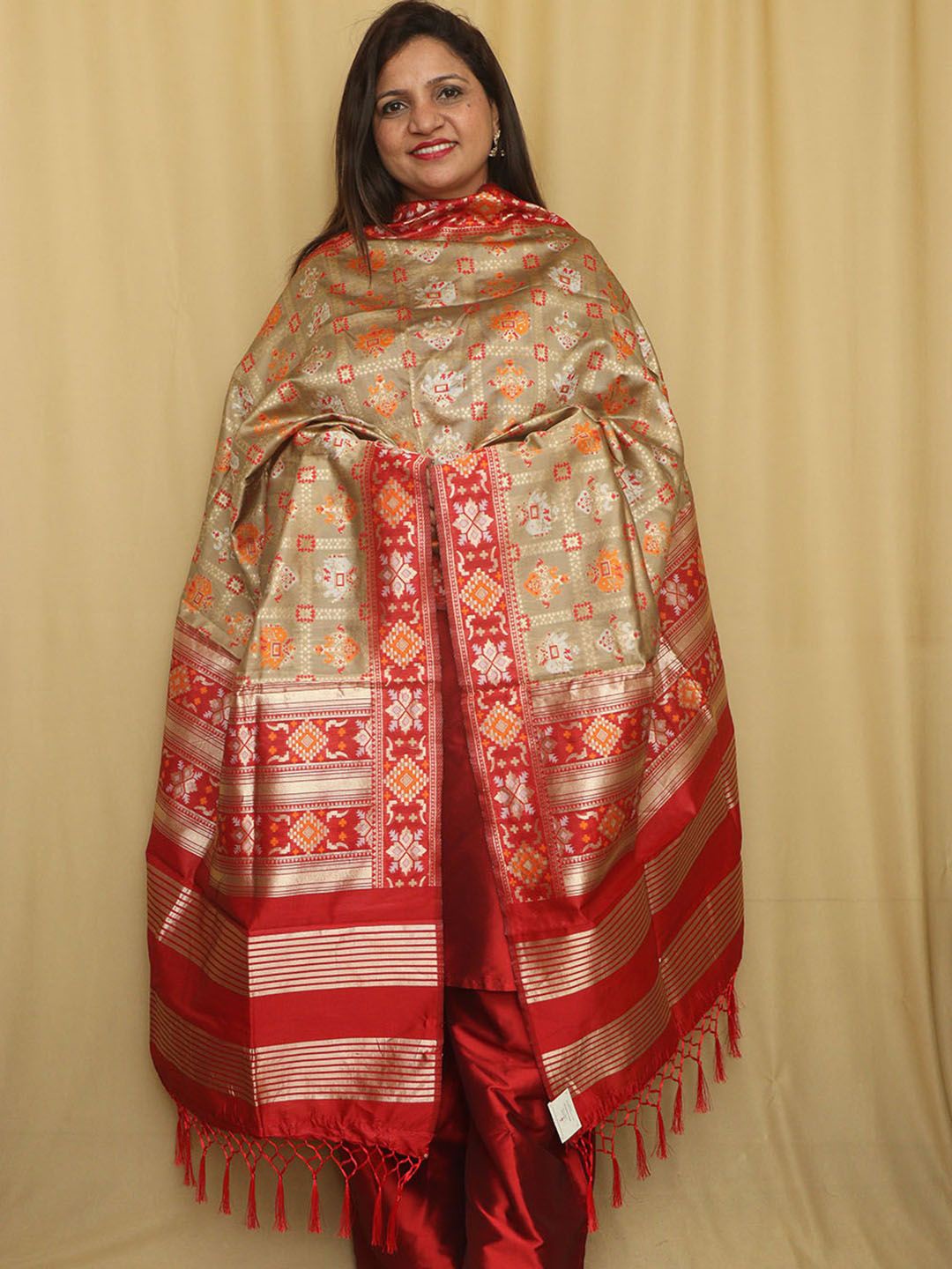 

Luxurionworld Woven Design Dupatta, Cream