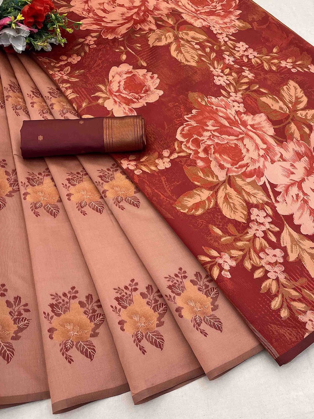 

DIVASTRI Woven Design Zari Silk Blend Banarasi Saree, Peach