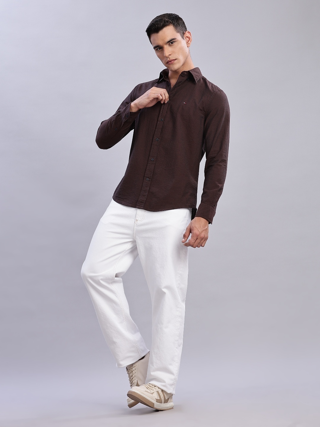 

Tommy Hilfiger Men Classic Pinstripes Opaque Striped Casual Shirt, Brown