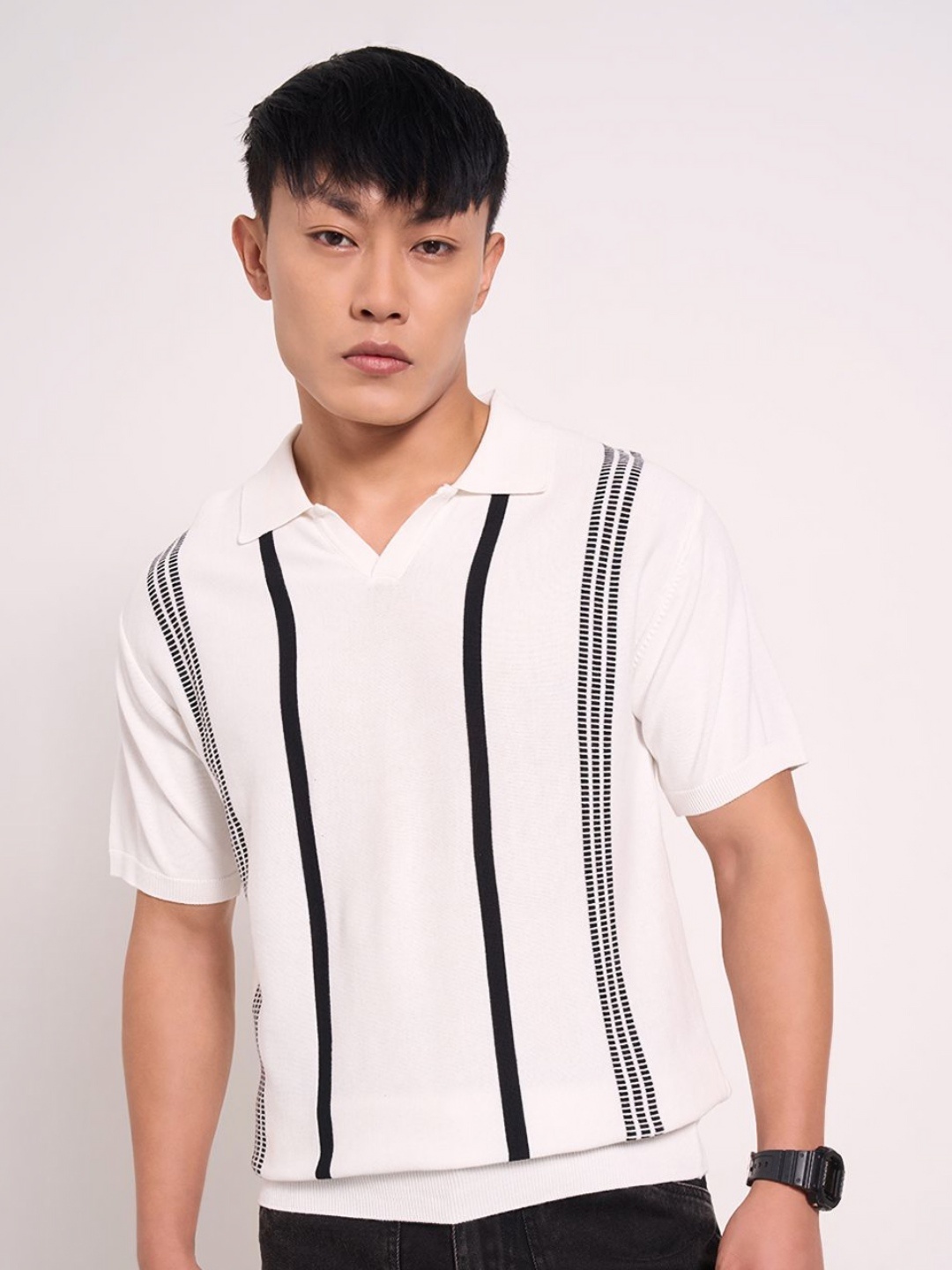 

People Men V-Neck Drop-Shoulder Sleeves Applique T-shirt, Off white