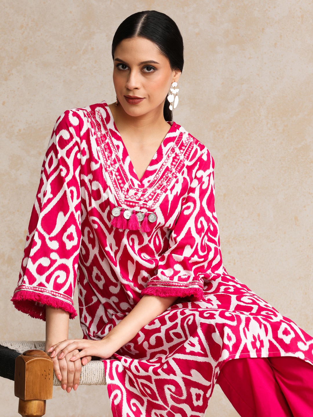 

Varanga Women Floral Printed Regular Pure Cotton Kurta with Trousers, Pink