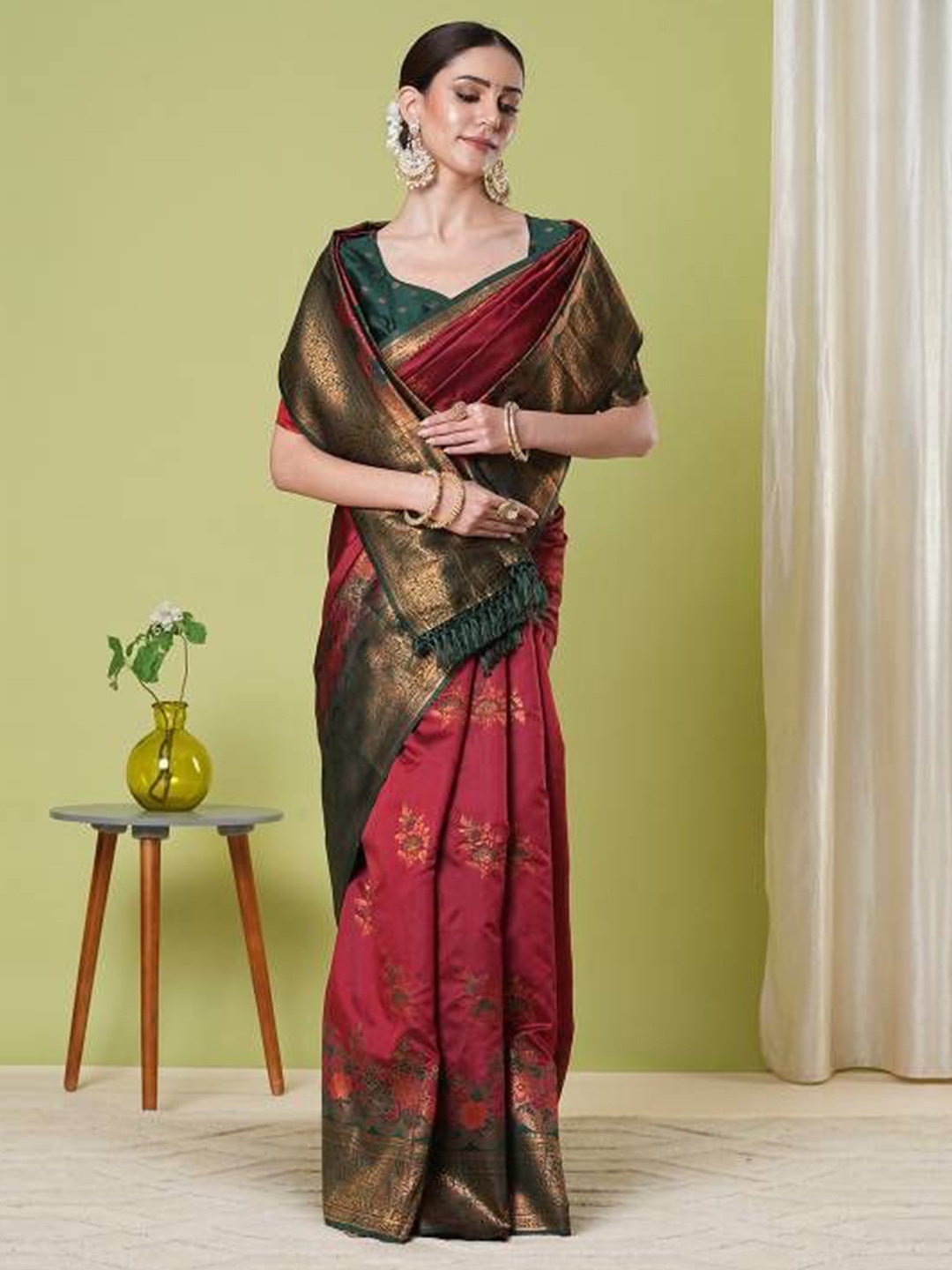 

HERE&NOW Woven Design Zari Silk Blend Banarasi Saree, Red