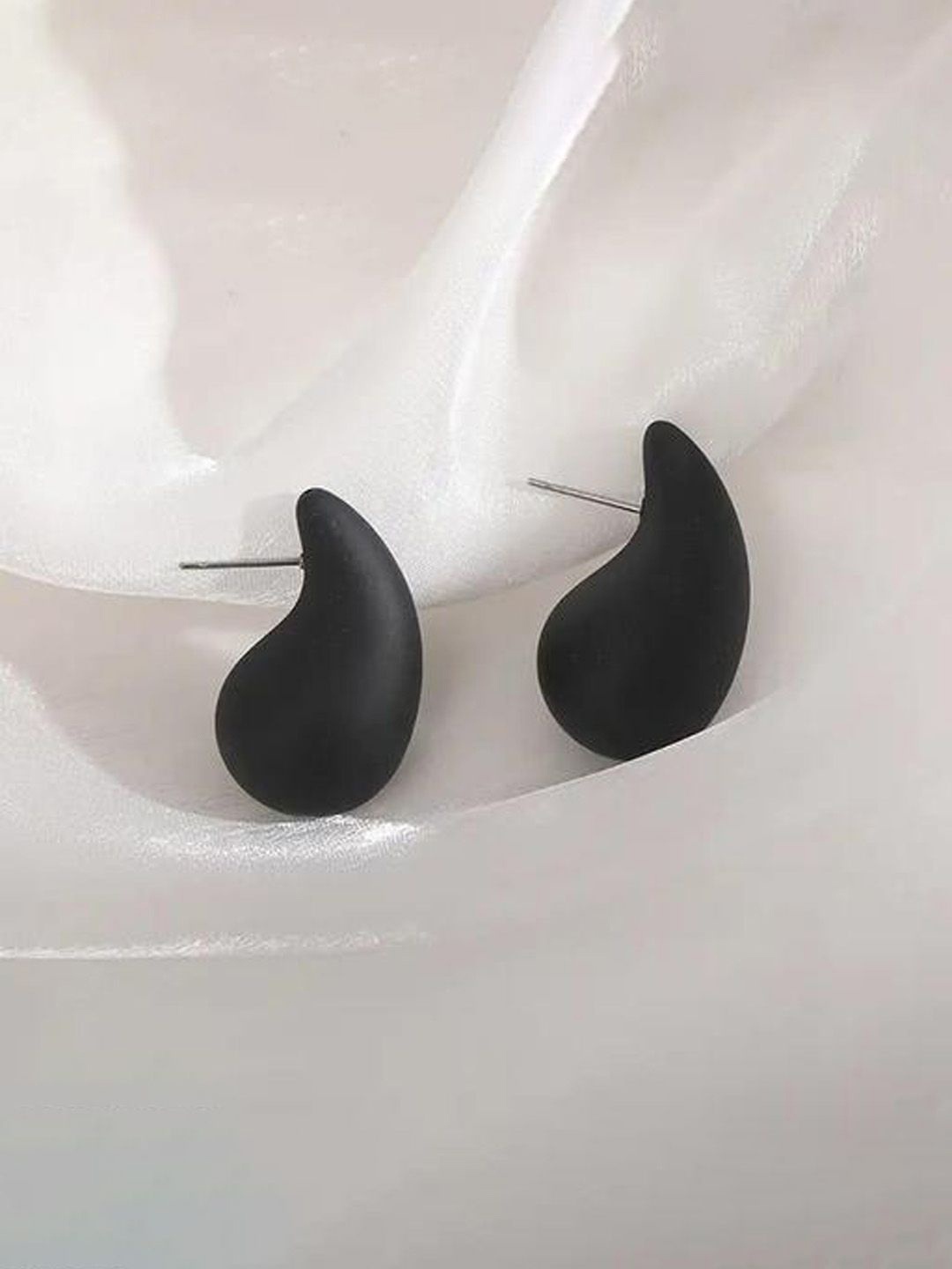

KRENOZ Teardrop Shaped Drop Earrings, Black