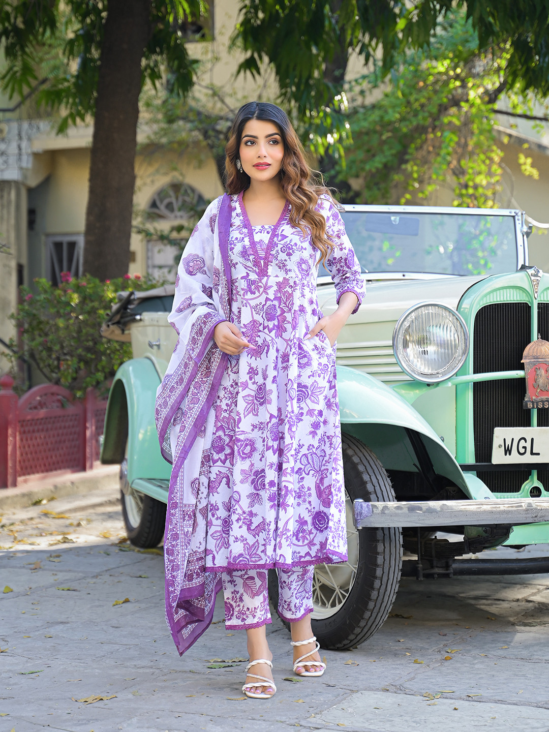 

Divena Women Floral Printed Regular Pure Cotton Kurta with Trousers & With Dupatta, Purple