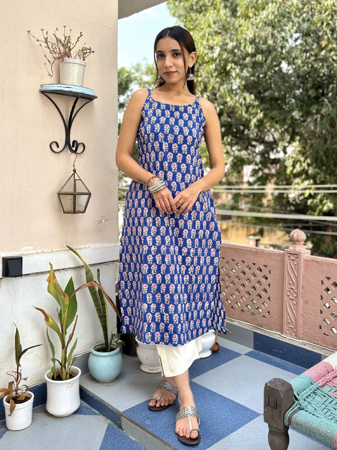 

GOODHAND Floral Printed Square Neck Pure Cotton Kurti, Blue