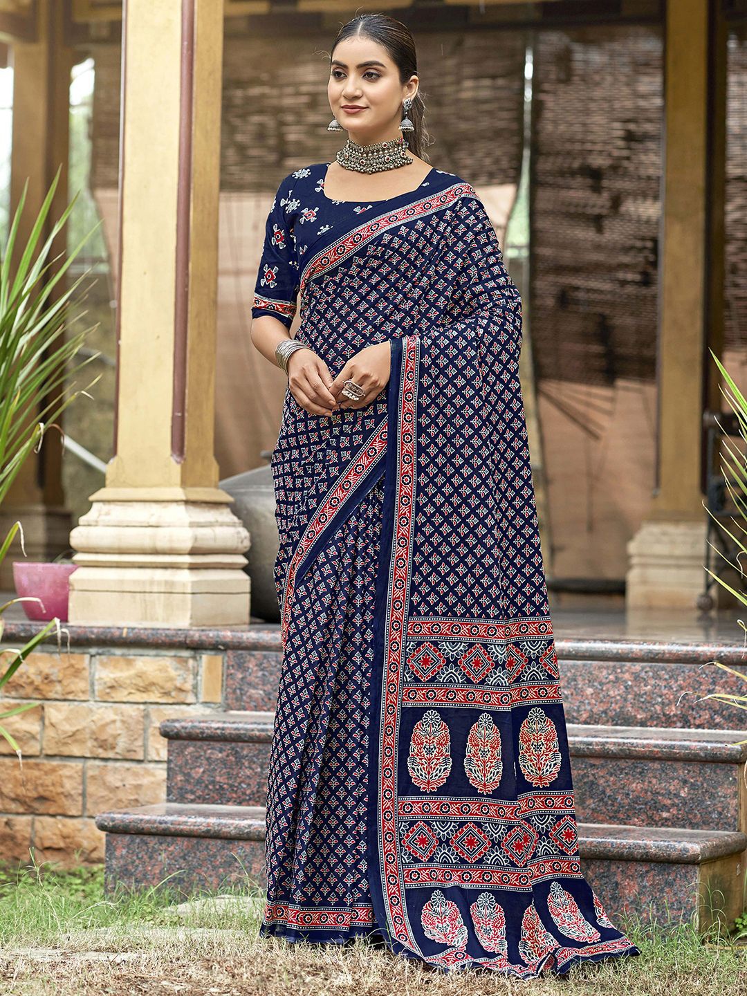 

DIVASTRI Ethnic Motifs Block Print Saree, Navy blue
