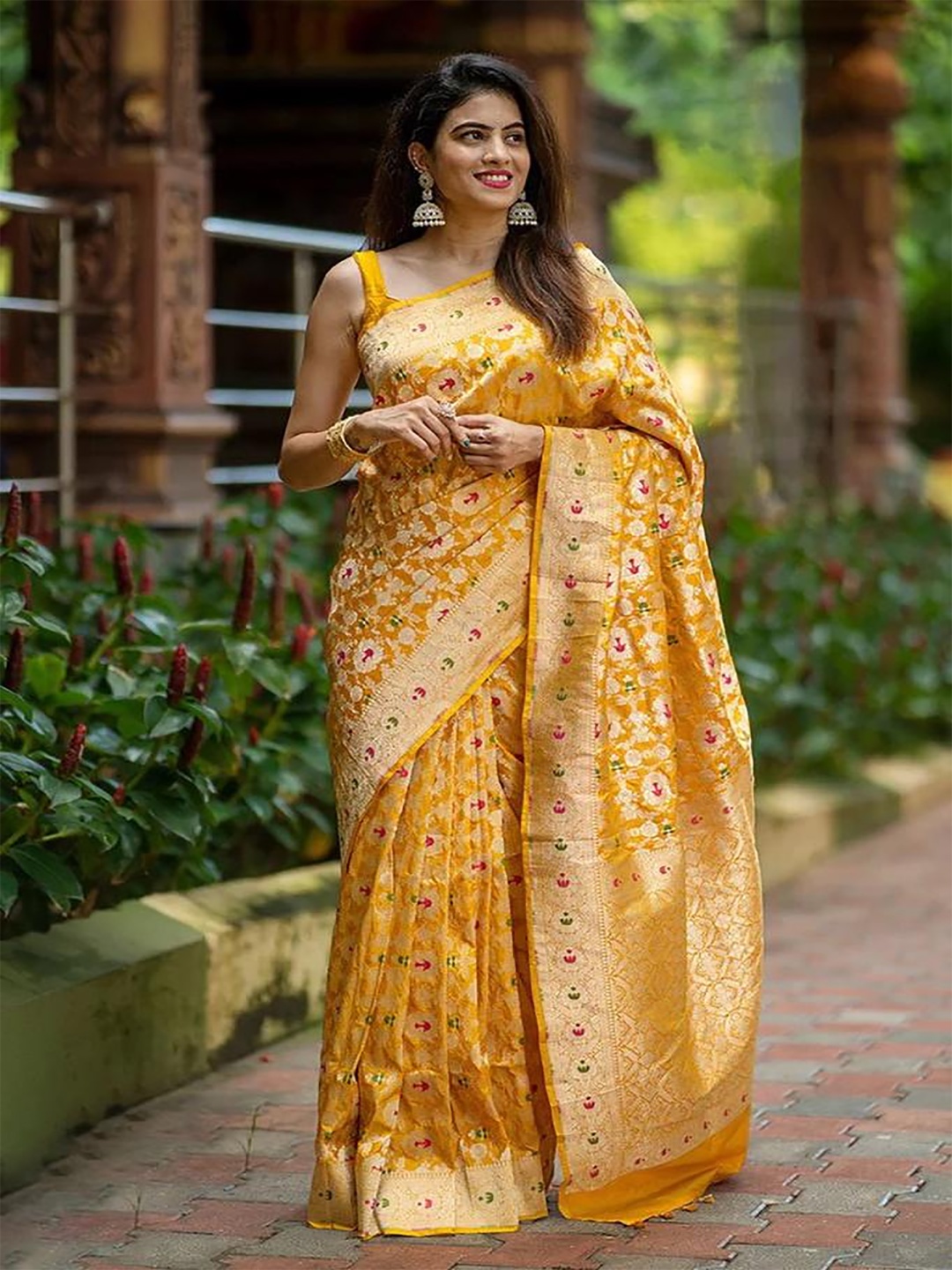

bigben textile Woven Design Zari Silk Blend Banarasi Saree, Yellow