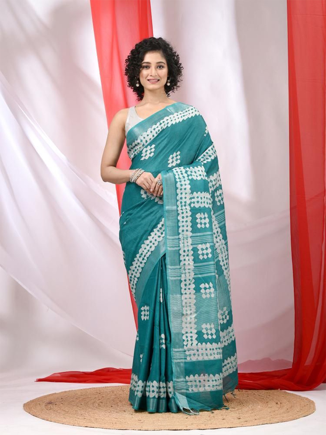 

VIBHAVARI Zari Linen Blend Saree, Green