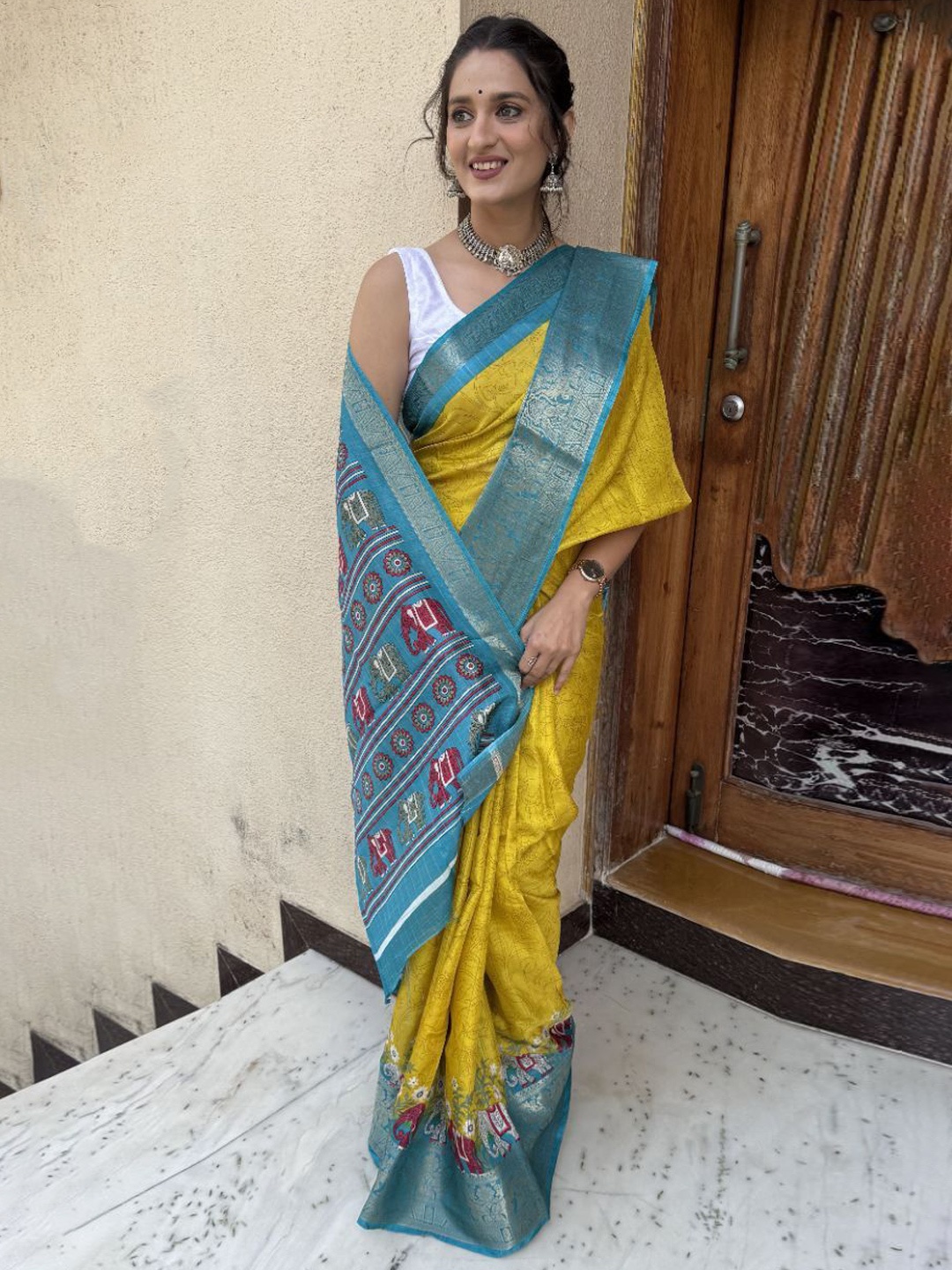 

Rangtulika Ethnics Kalamkari Zari Saree, Yellow