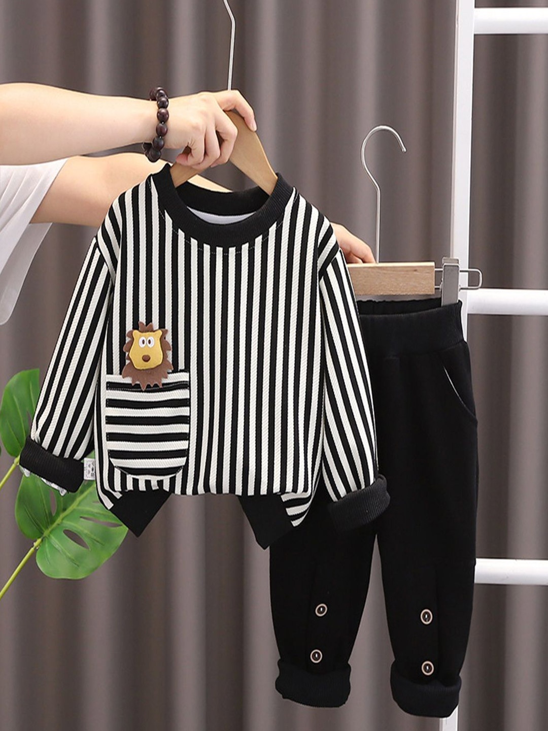 

BAESD Boys Striped Round Neck Pure Cotton Sweatshirt With Jogger, Black
