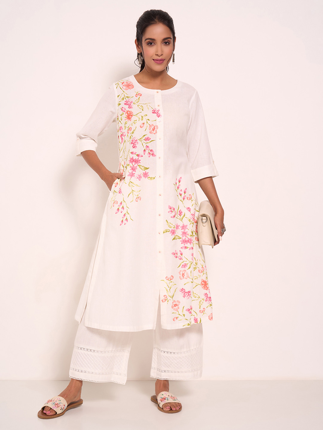 

RANGMANCH BY PANTALOONS Women Floral Printed Flared Sleeves Thread Work Kurta, Pink