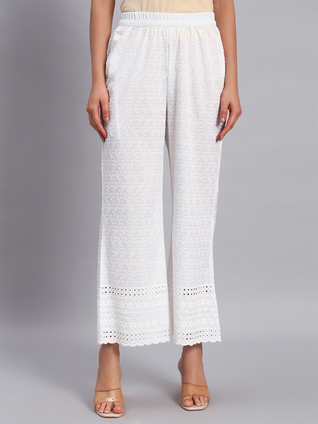 

Shopping Queen Women Floral Embroidered Palazzos, White