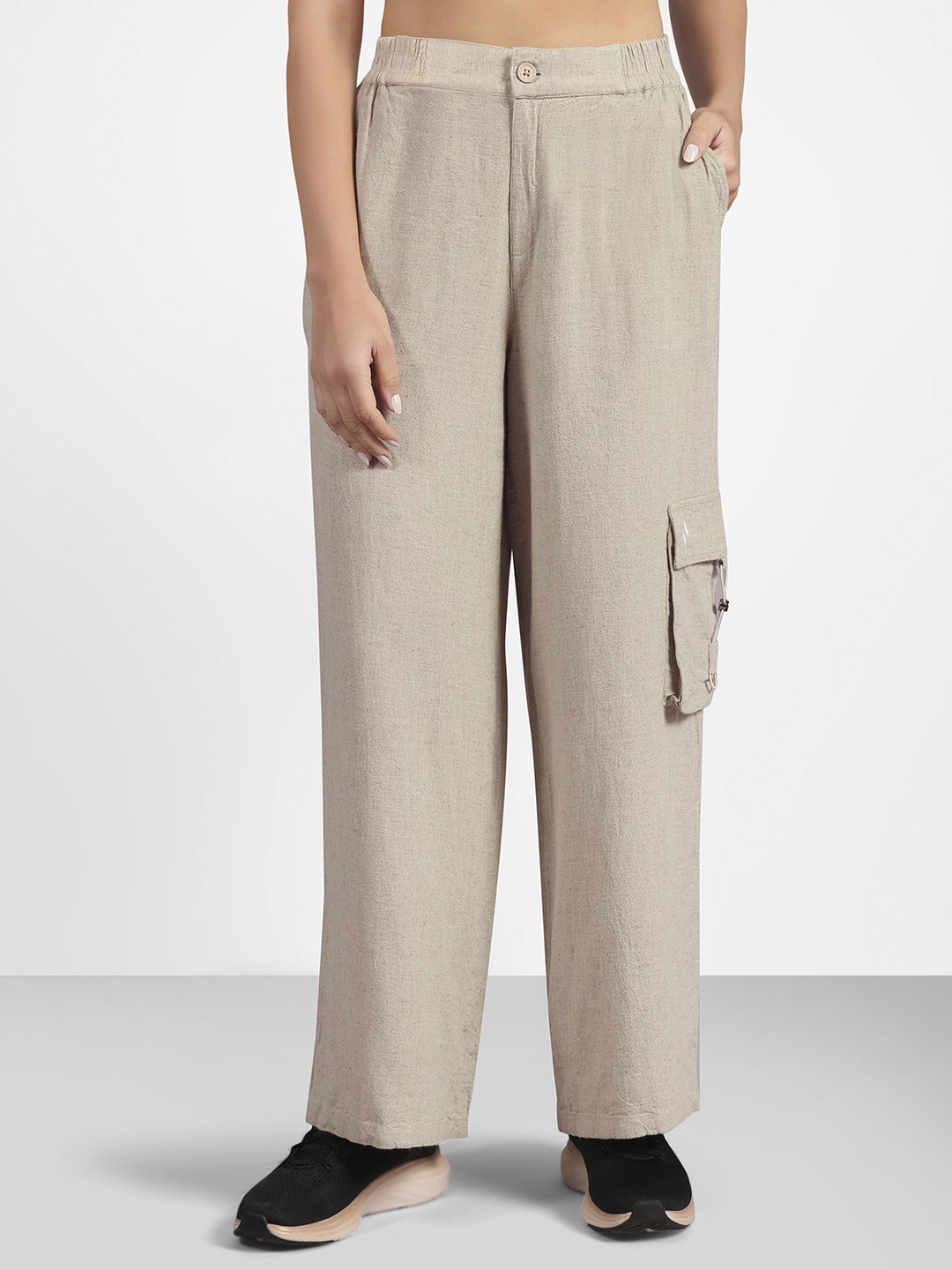 

Skechers Women Solid Linen Branded Pants, Brown