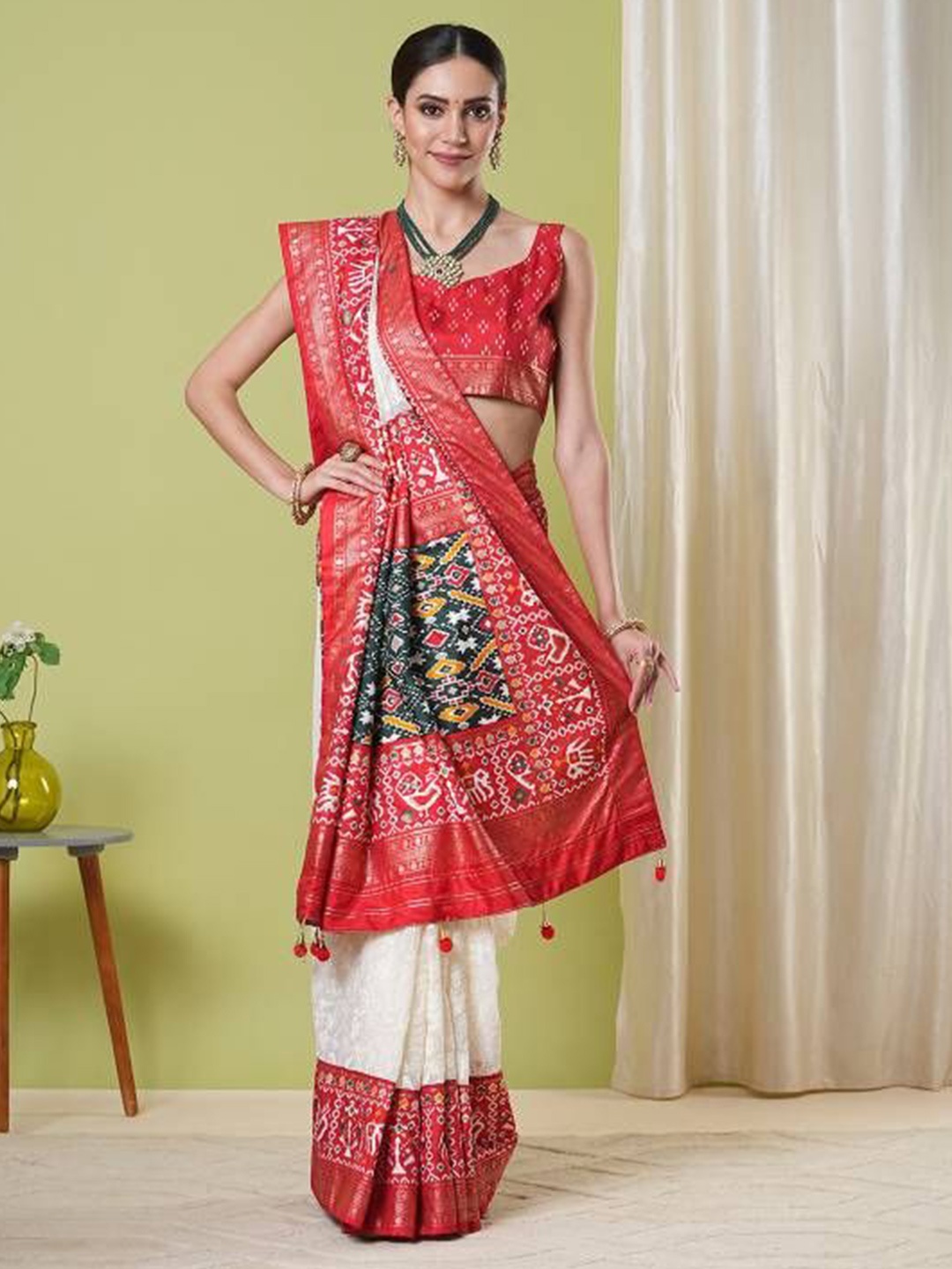 

HERE&NOW Paisley Zari Pure Georgette Patola Saree, White