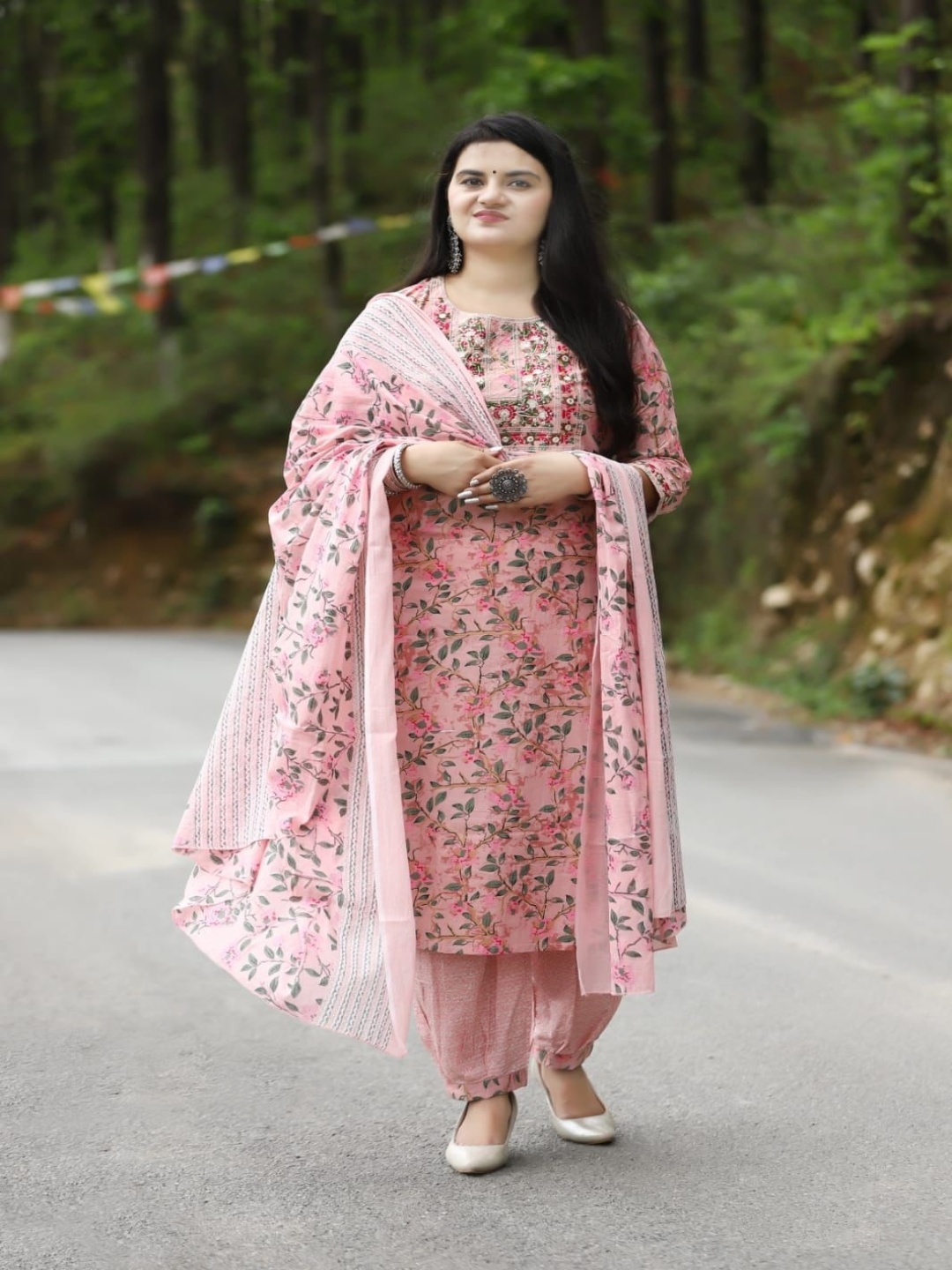 

Piludi Women Floral Embroidered Regular Kurta with Salwar & With Dupatta, Pink