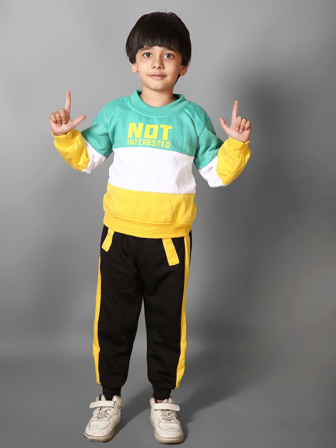 

MAYNEISHA Kids Colourblocked Round Neck Sweatshirt With Joggers, Green